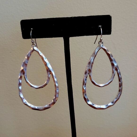 Fashion Jewelry Silvertone Earring - Picture 3 of 3